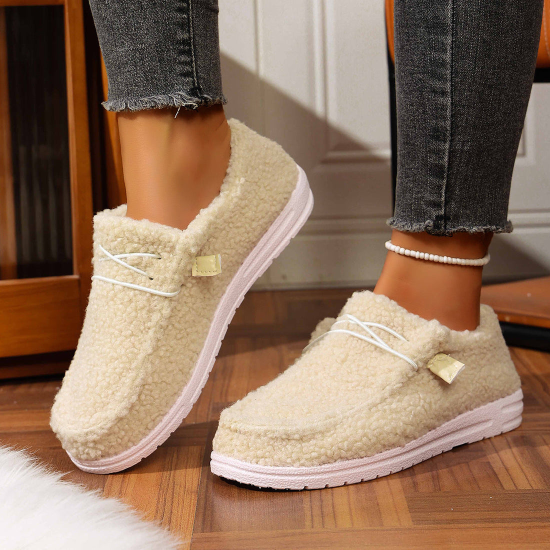 Mellony - Moderne Damen-Pantoletten mit flachem Design