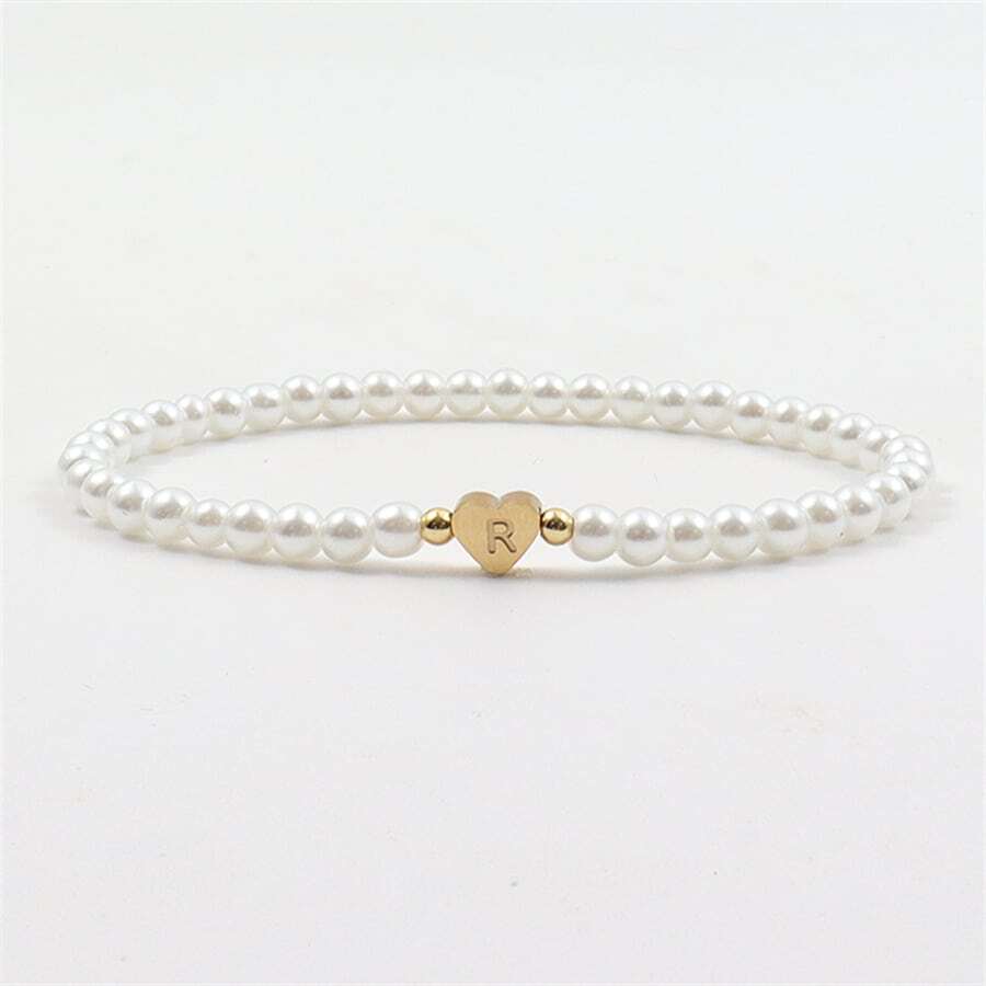 Armband aus Perlen mit gravierten Initialen - Persönliches Herzarmband
