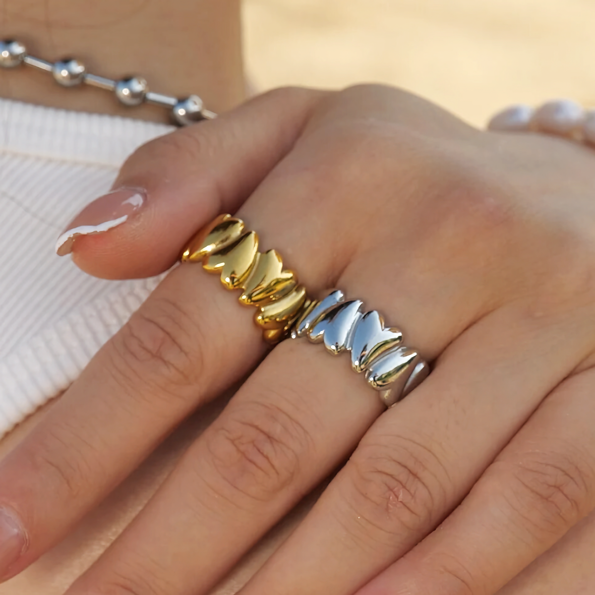Elena – Wankender Herzring in Gold