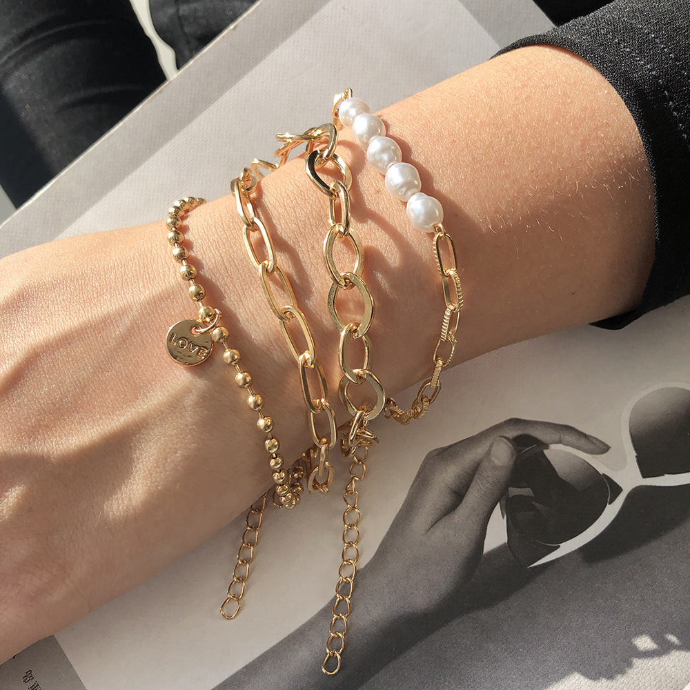 3-teiliges Set mit goldenen Perlenarmbändern - großes Kettenset