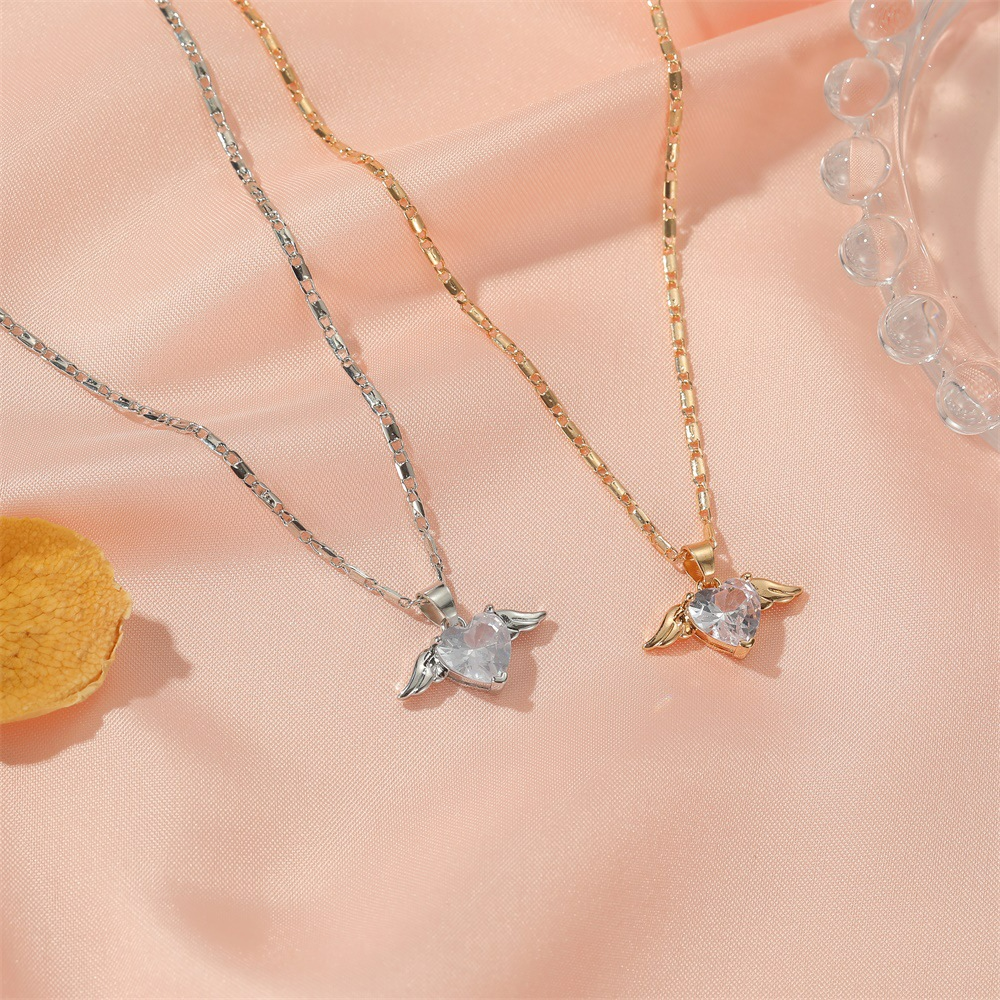 Kette der Liebe - Halskette mit Herz und Flügeln