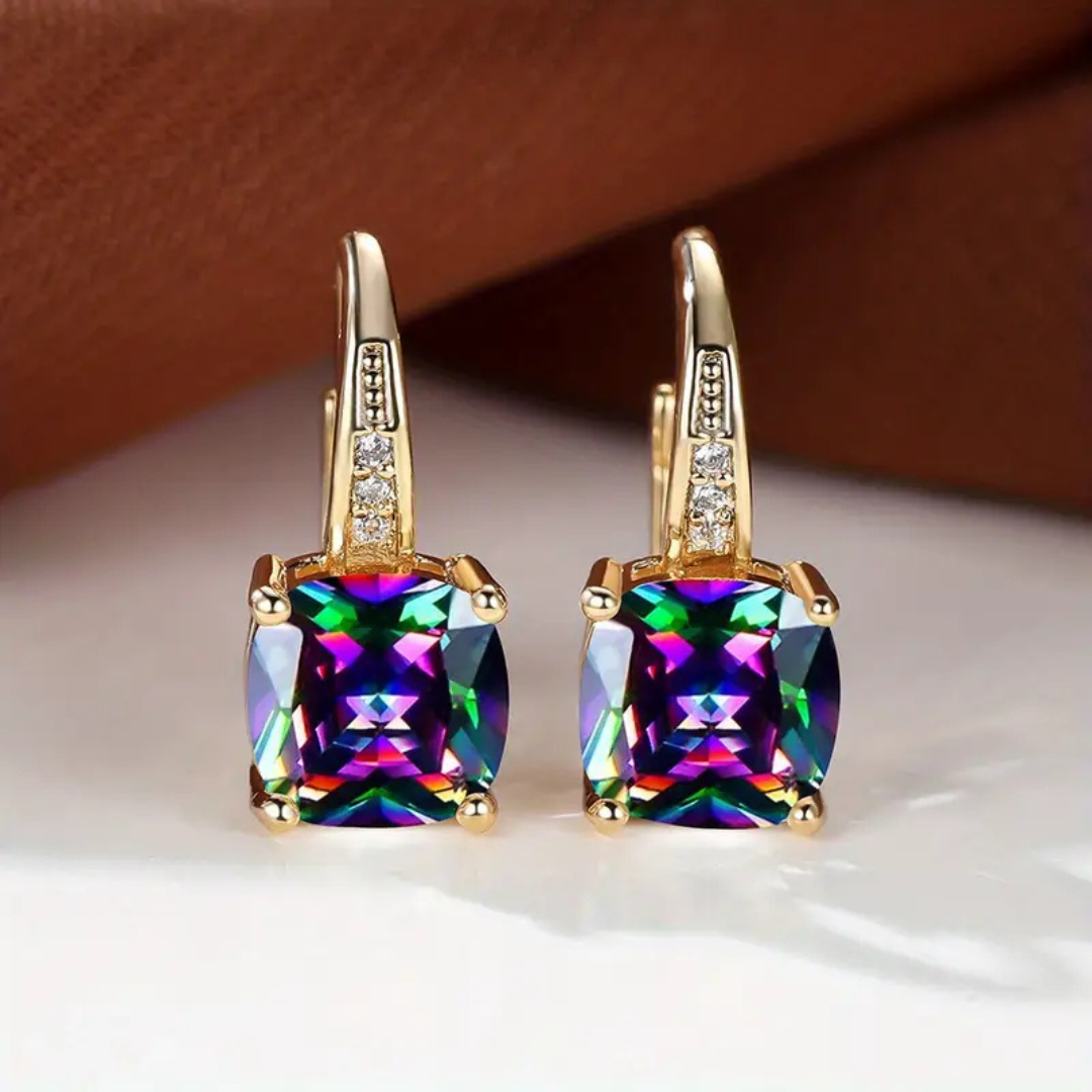 Naoko – Elegante Creolen mit glitzernden Akzenten