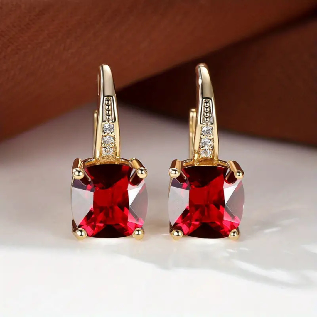 Naoko – Elegante Creolen mit glitzernden Akzenten