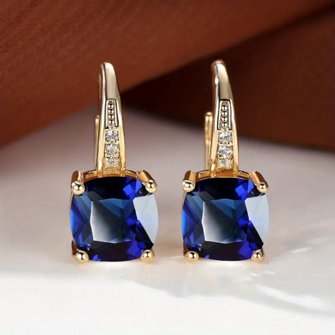 Naoko – Elegante Creolen mit glitzernden Akzenten