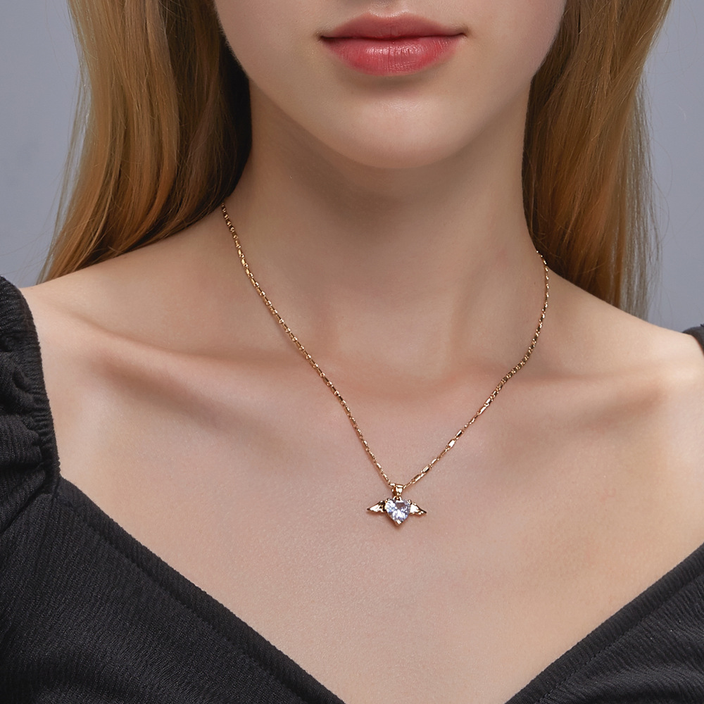 Kette der Liebe - Halskette mit Herz und Flügeln