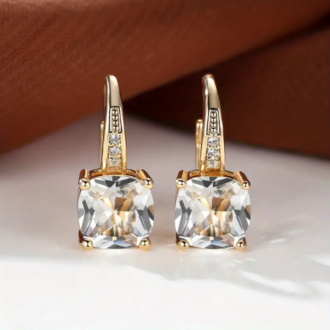 Naoko – Elegante Creolen mit glitzernden Akzenten