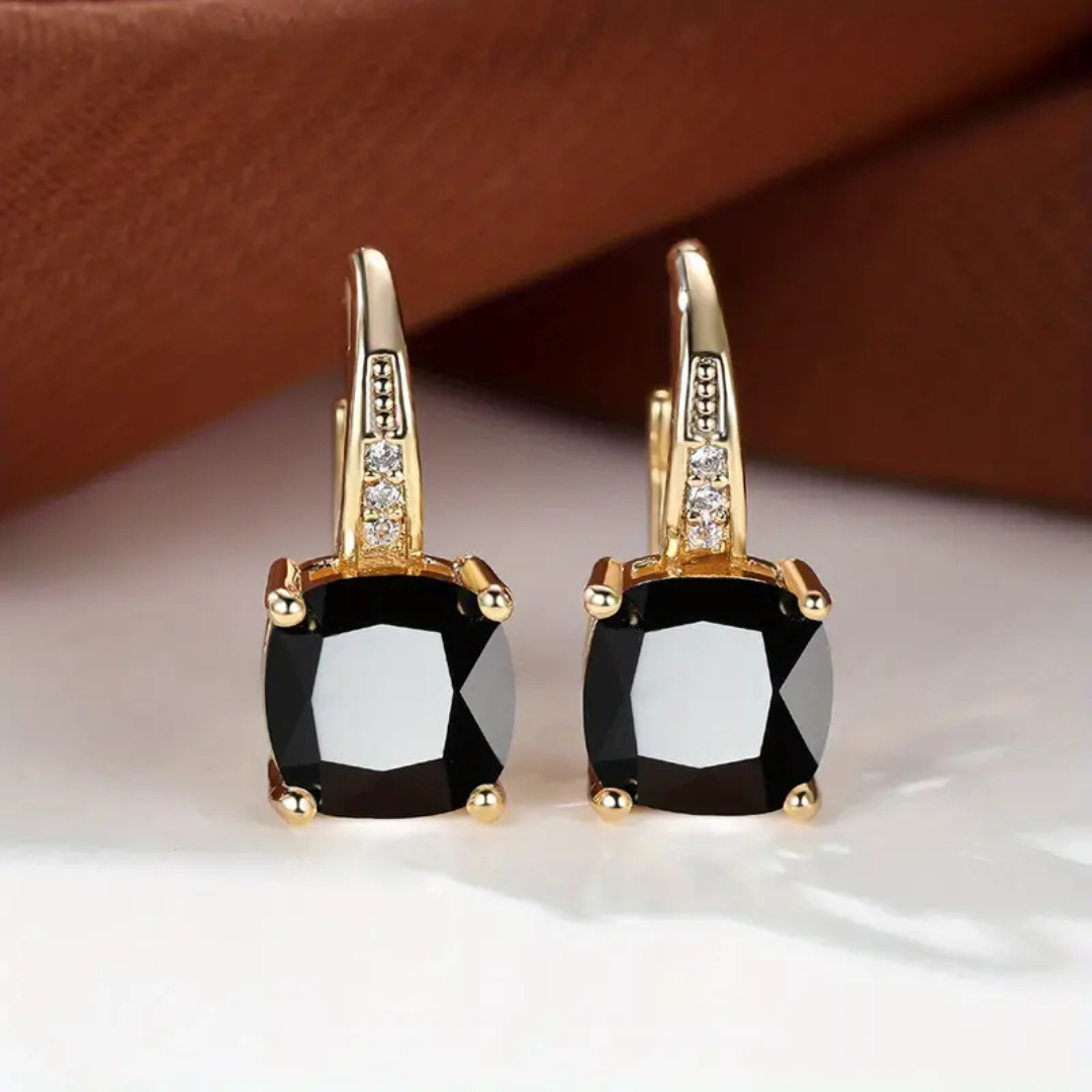 Naoko – Elegante Creolen mit glitzernden Akzenten