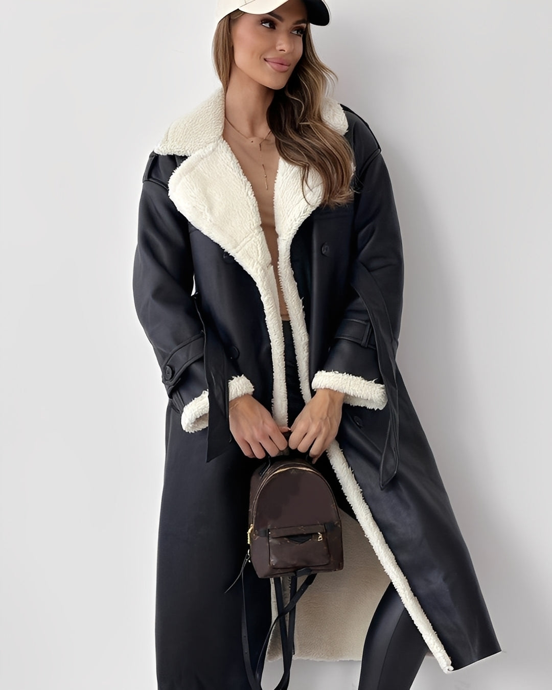 Sally - Eleganter langer Damenmantel mit gestepptem Futter