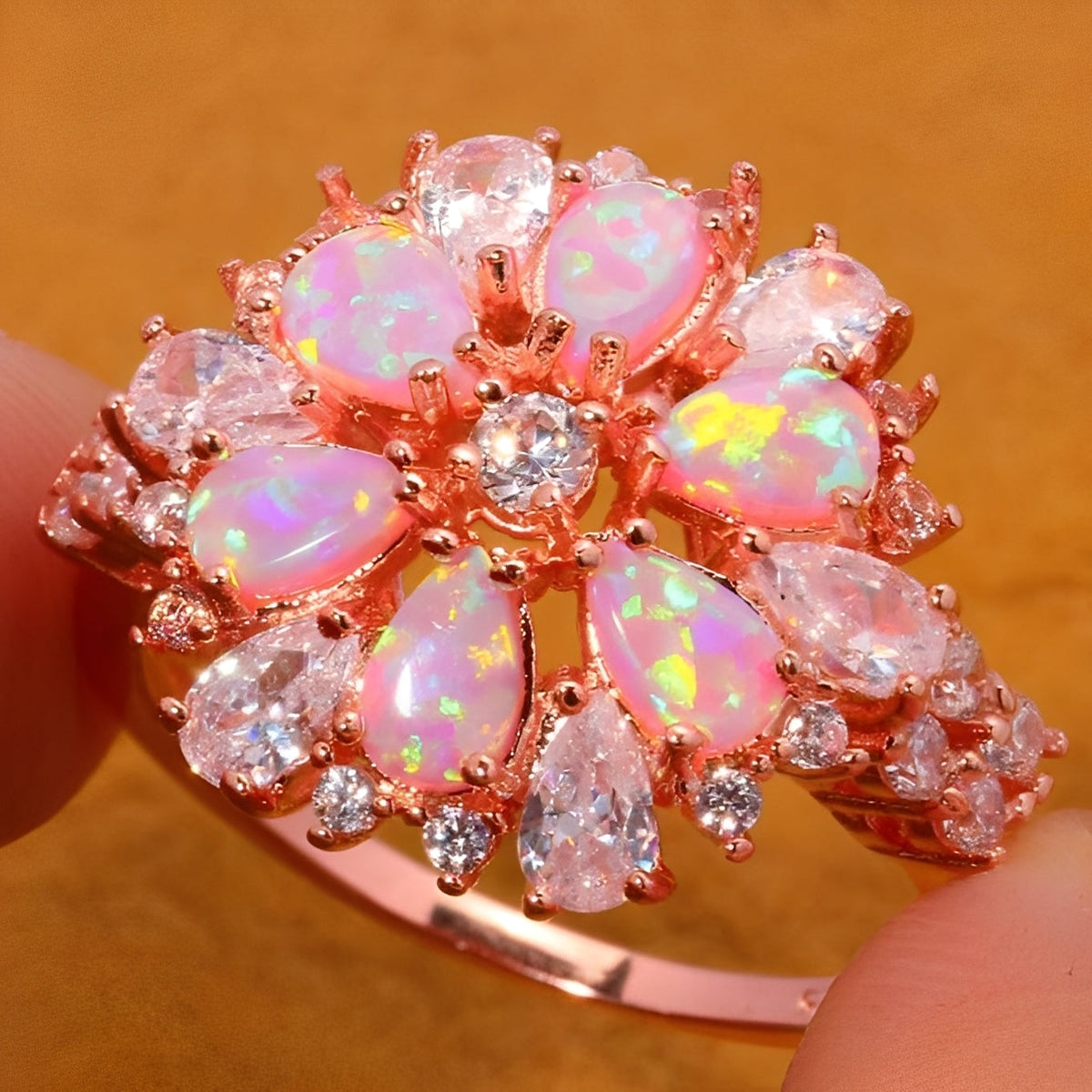Rian – Stilvoller Ring mit Feueropal-Blume