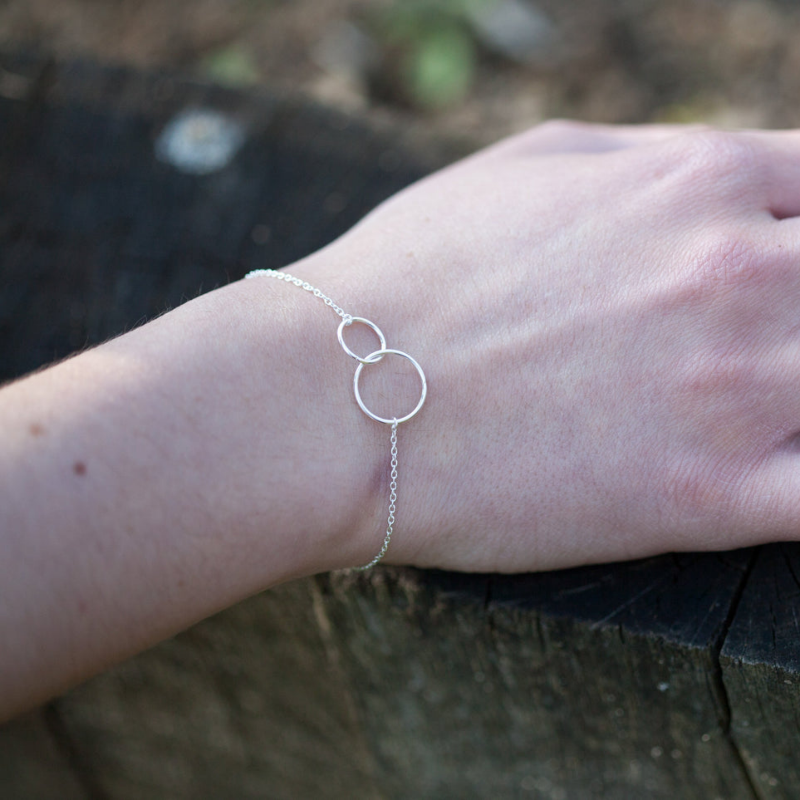 Verflochtenes Ringarmband - Verflochtene Ringe