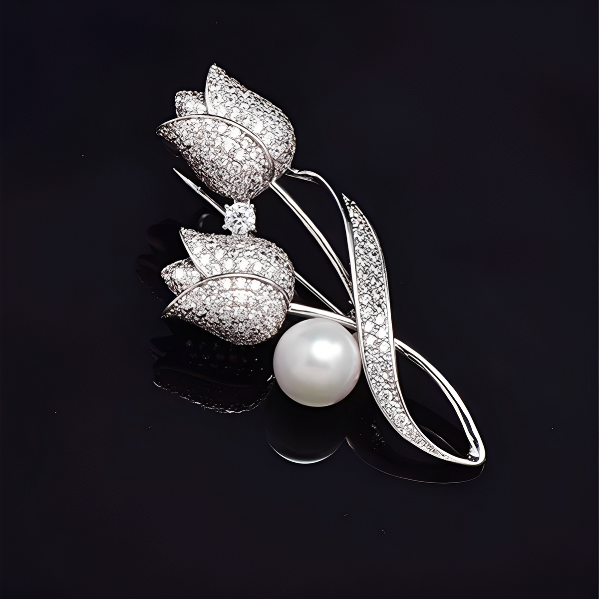 Jackie – Stilvolle Brosche in Tulpenform