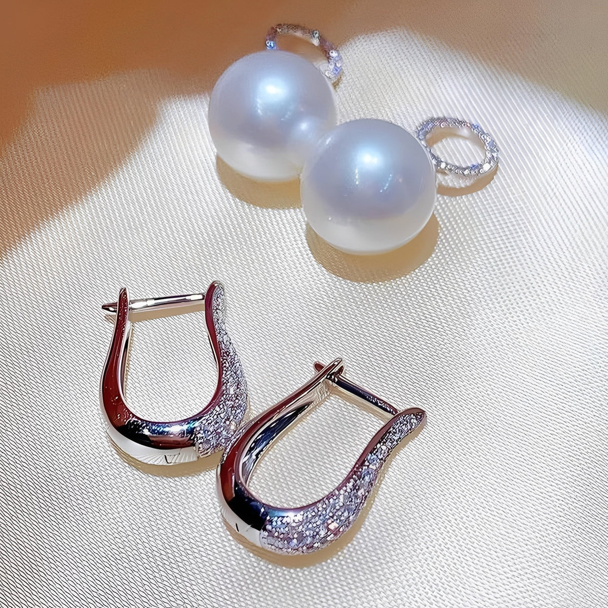 Thalia – Eleganter Clip-Ohrring mit Glanzeffekt