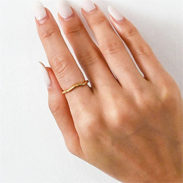 Dianne – Stilvoller überlagerbarer goldener Ring