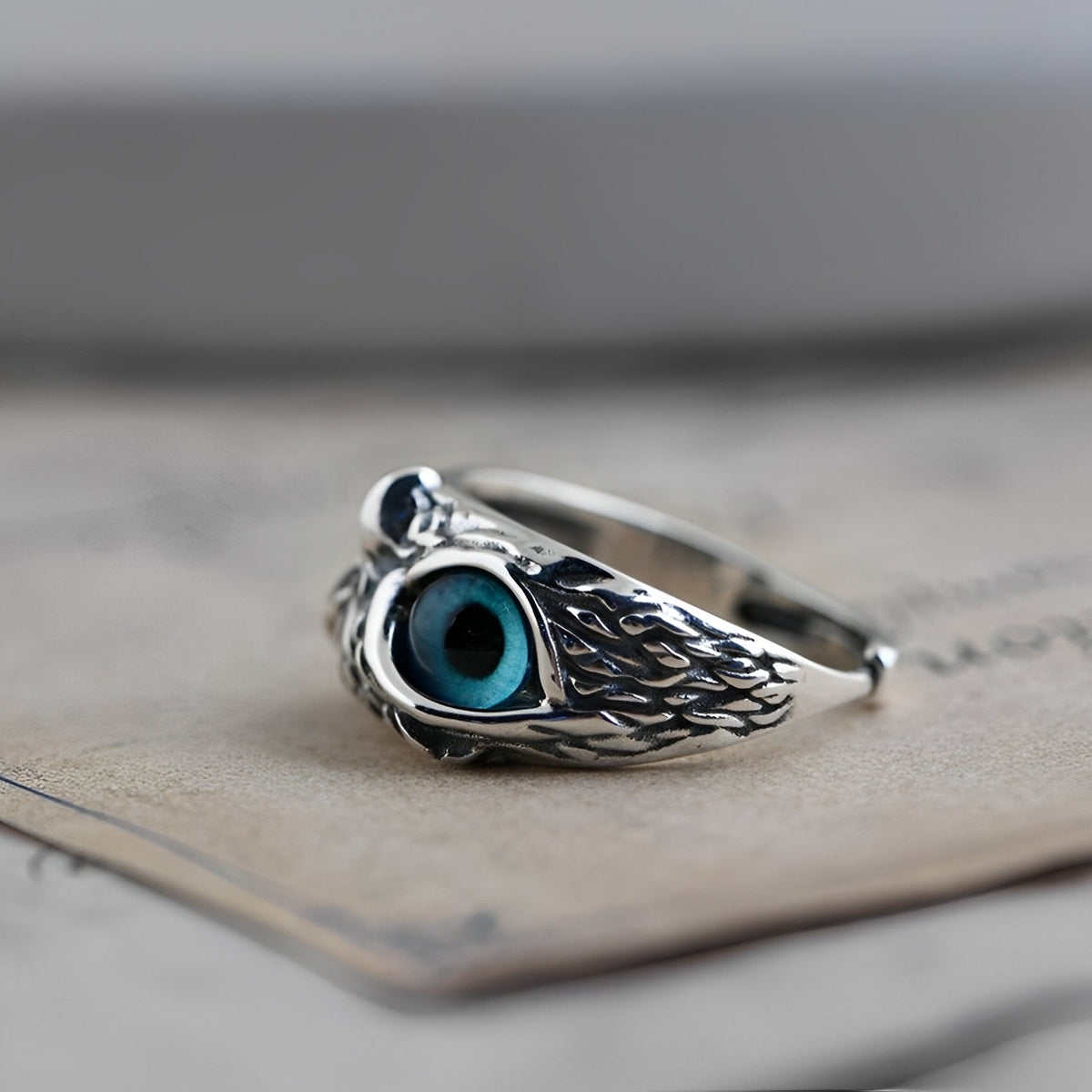 Niva – Verstellbarer Amulett-Ring in Silber mit Opal