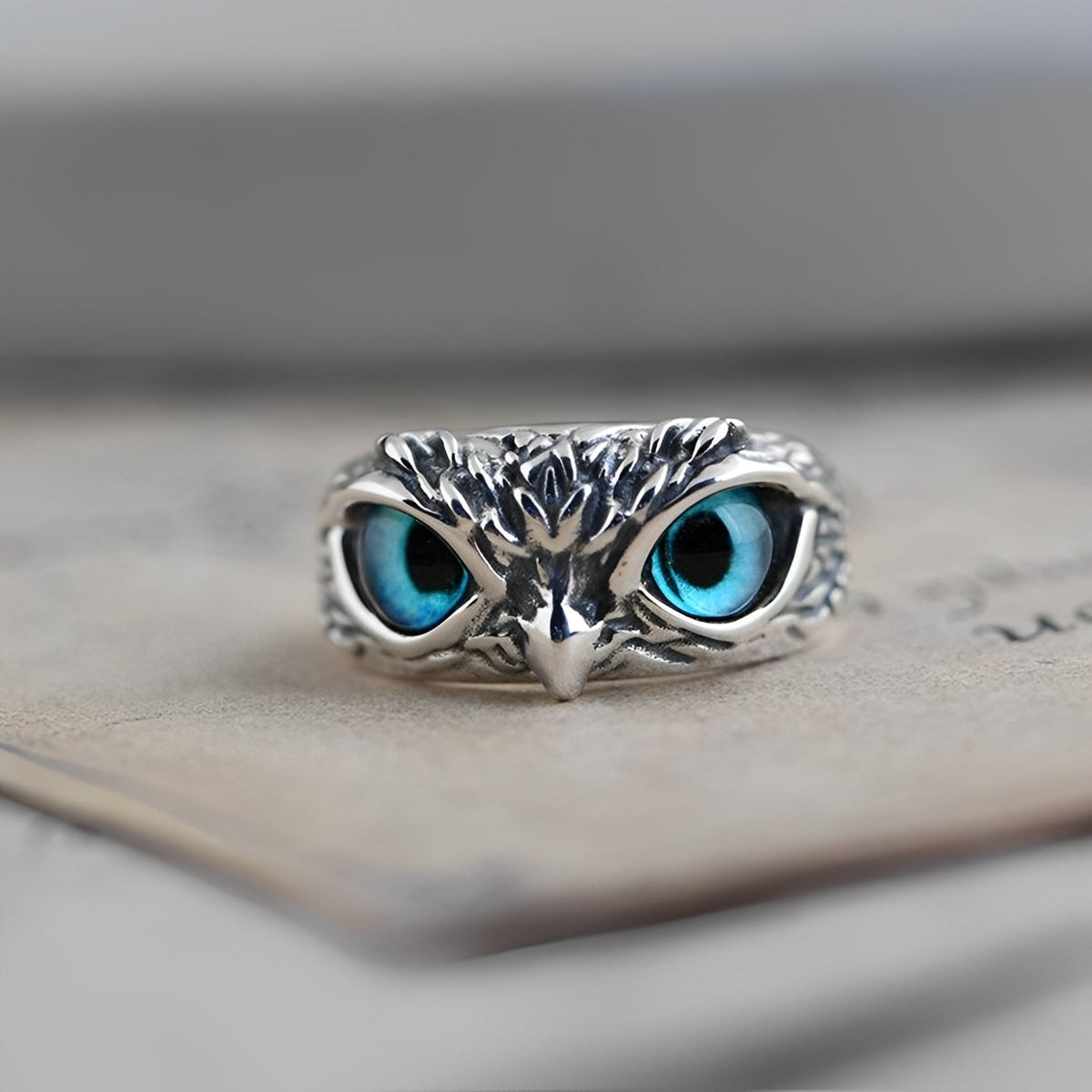 Niva – Verstellbarer Amulett-Ring in Silber mit Opal