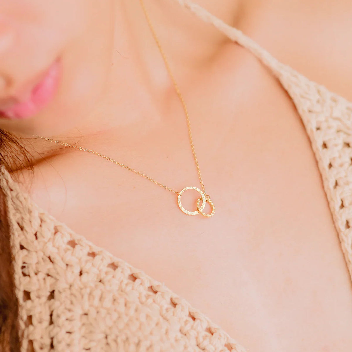 Isabelle – Elegante Hoop-Halskette
