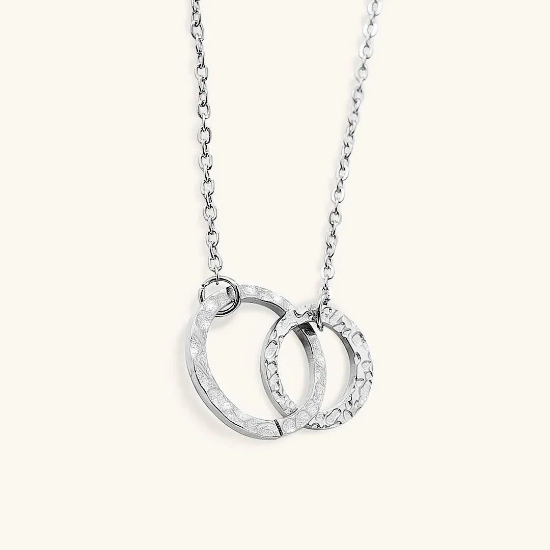 Isabelle – Elegante Hoop-Halskette