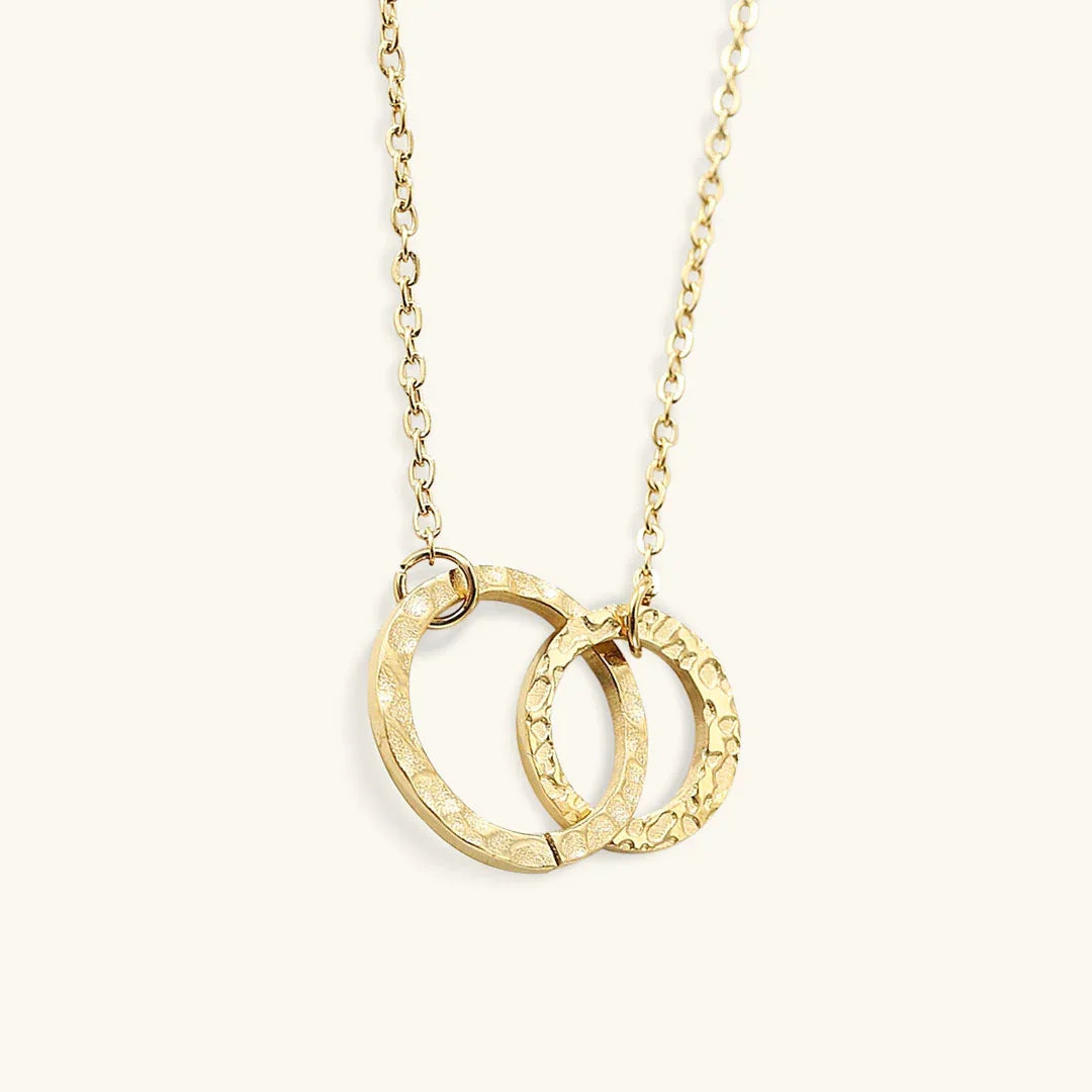 Isabelle – Elegante Hoop-Halskette