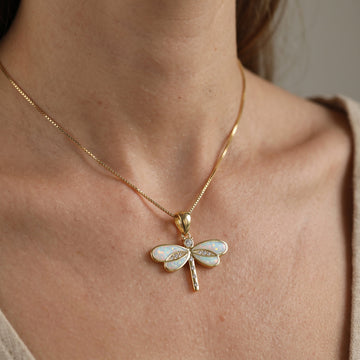 Siena – Halskette mit Libelle in Gold und Opal