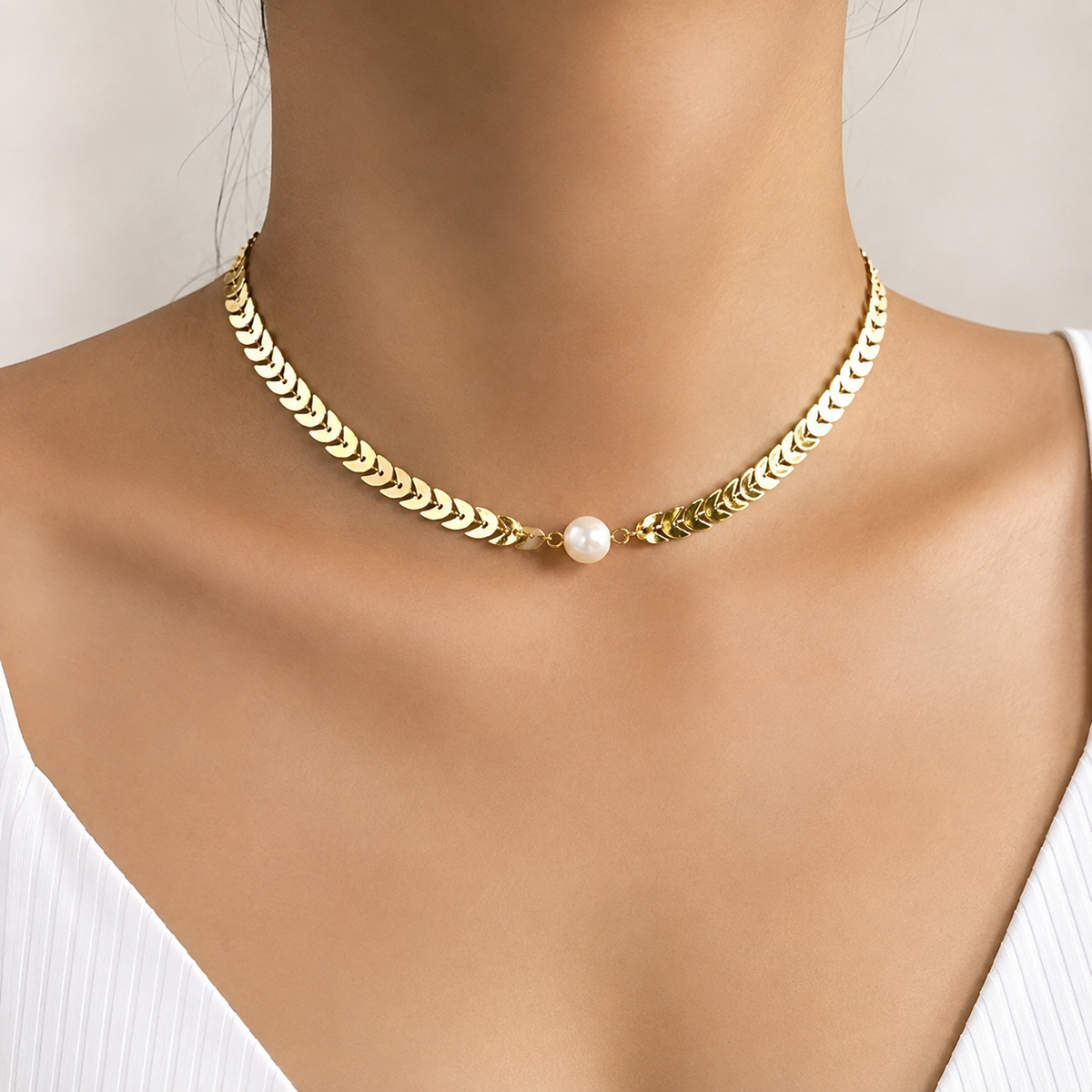 Aria – Stilvolle römische Halskette mit Gold und Perle