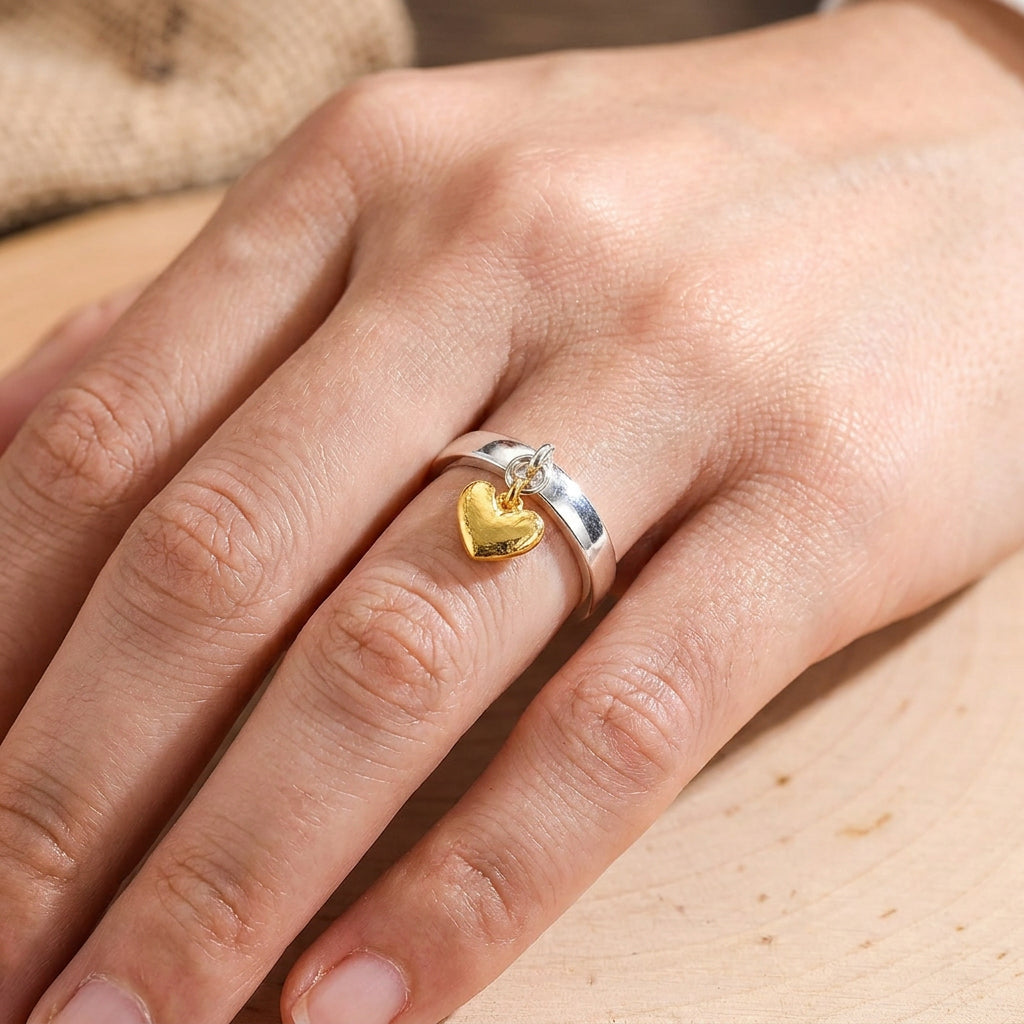 Maelie – Silberring mit einem schwenkbaren Herz im Retro-Stil