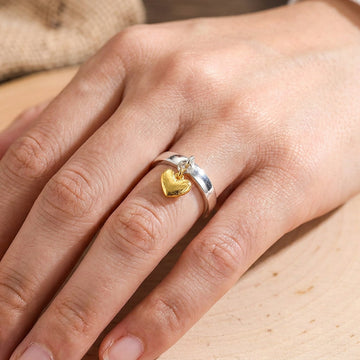 Maelie – Silberring mit einem schwenkbaren Herz im Retro-Stil
