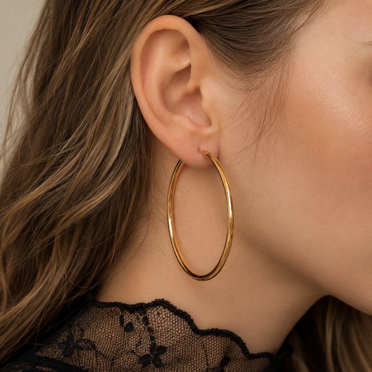 Bella - Große elegante goldene Creolen