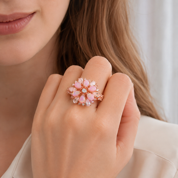 Rian – Stilvoller Ring mit Feueropal-Blume