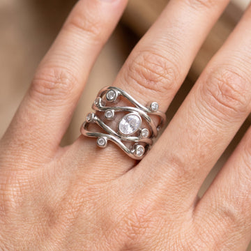 Inara – Vintage-Ring mit asymmetrischem Look