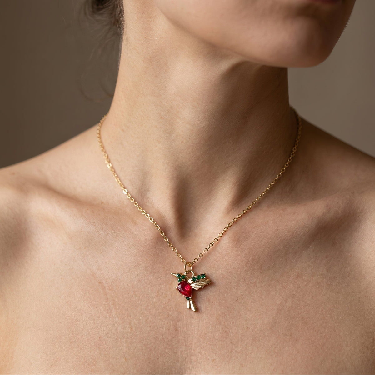 Jada – Kolibri-Halskette mit farbenfrohen Details
