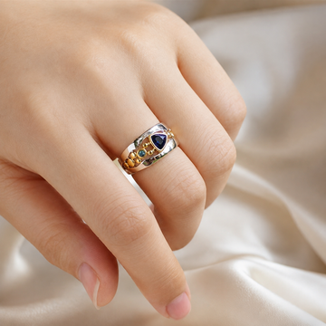 Ricca – Vintage-Ring mit leuchtendem blauen Akzent