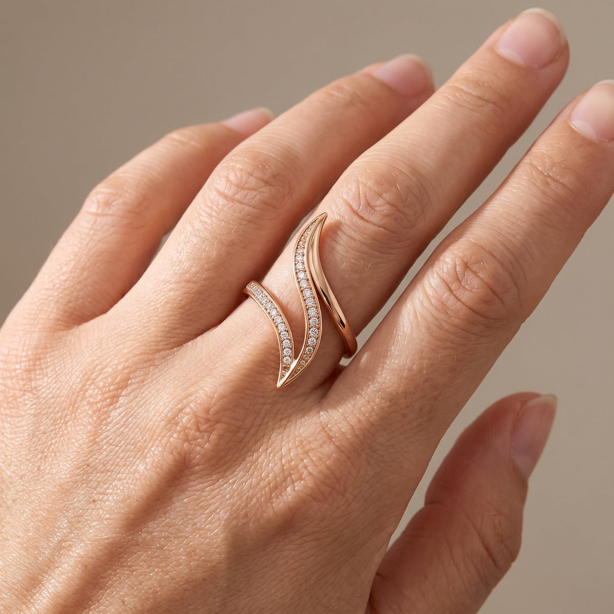 Brianna – Stilvoller Ring mit glitzernden Akzenten