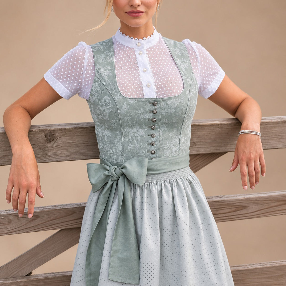 Cora - Traditionelles Oktoberfestkleid mit Schleifenakzent (Futter nicht enthalten)