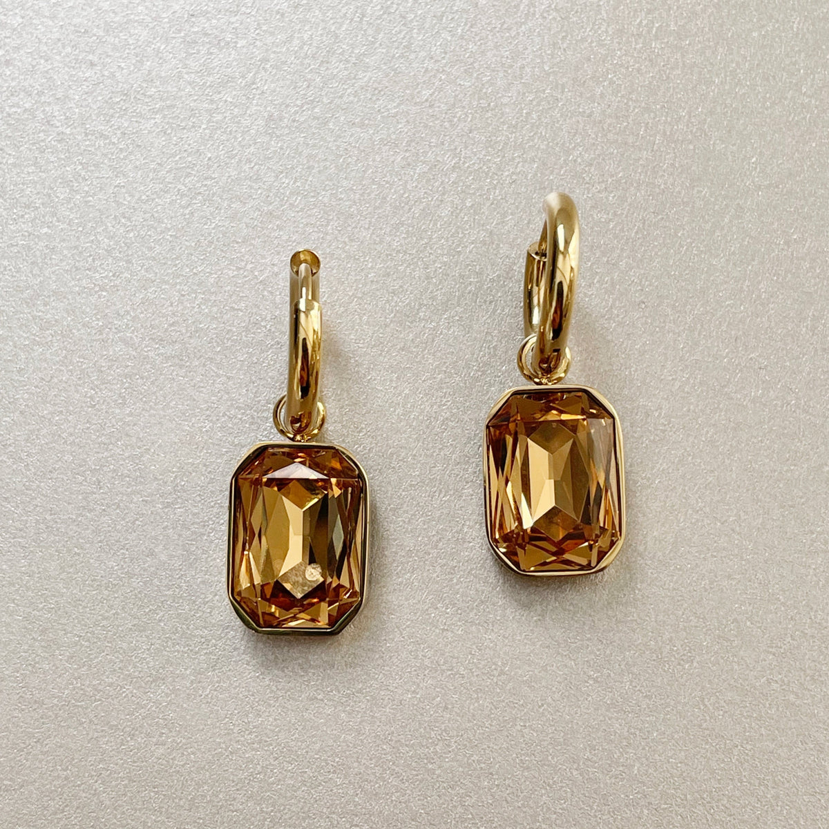 Neri – Ohrringe in Gold mit Bernstein