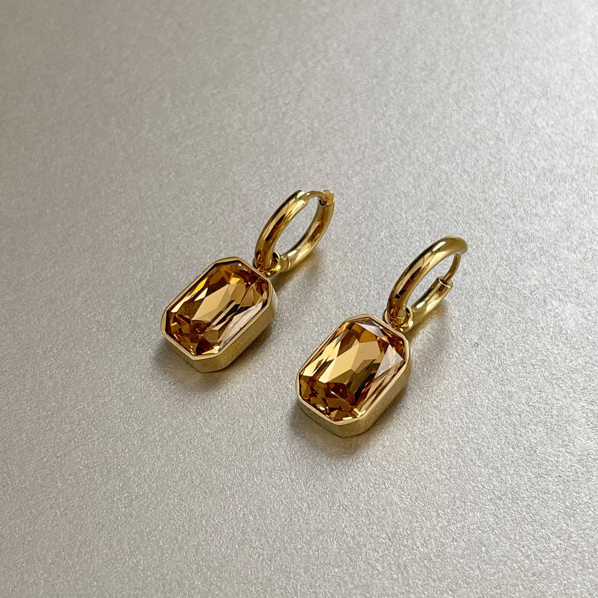 Neri – Ohrringe in Gold mit Bernstein