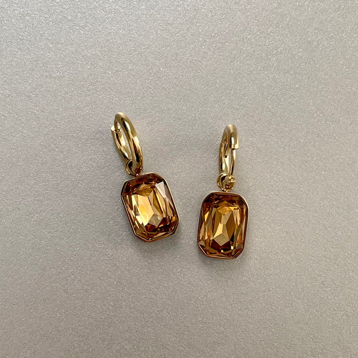 Neri – Ohrringe in Gold mit Bernstein