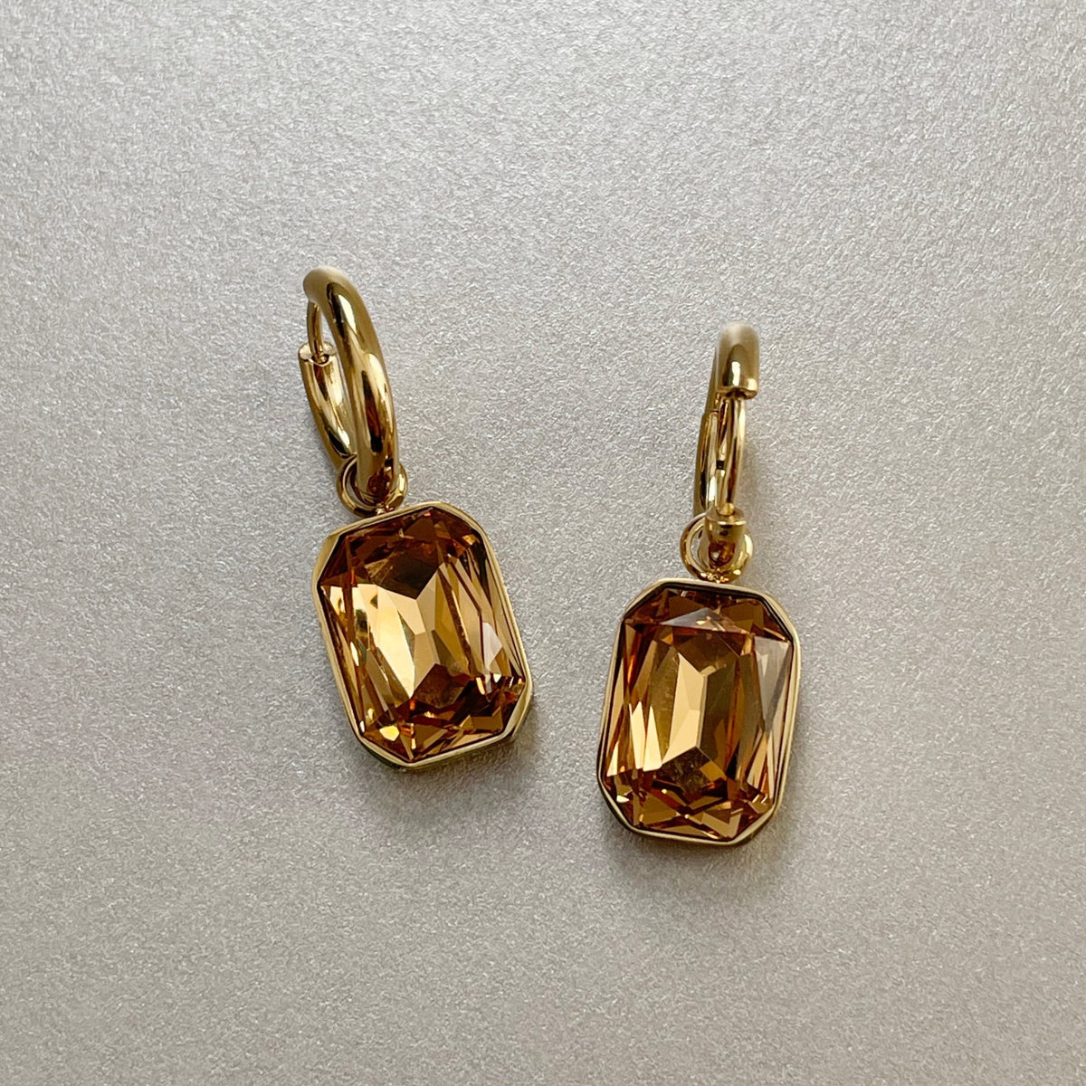 Neri – Ohrringe in Gold mit Bernstein