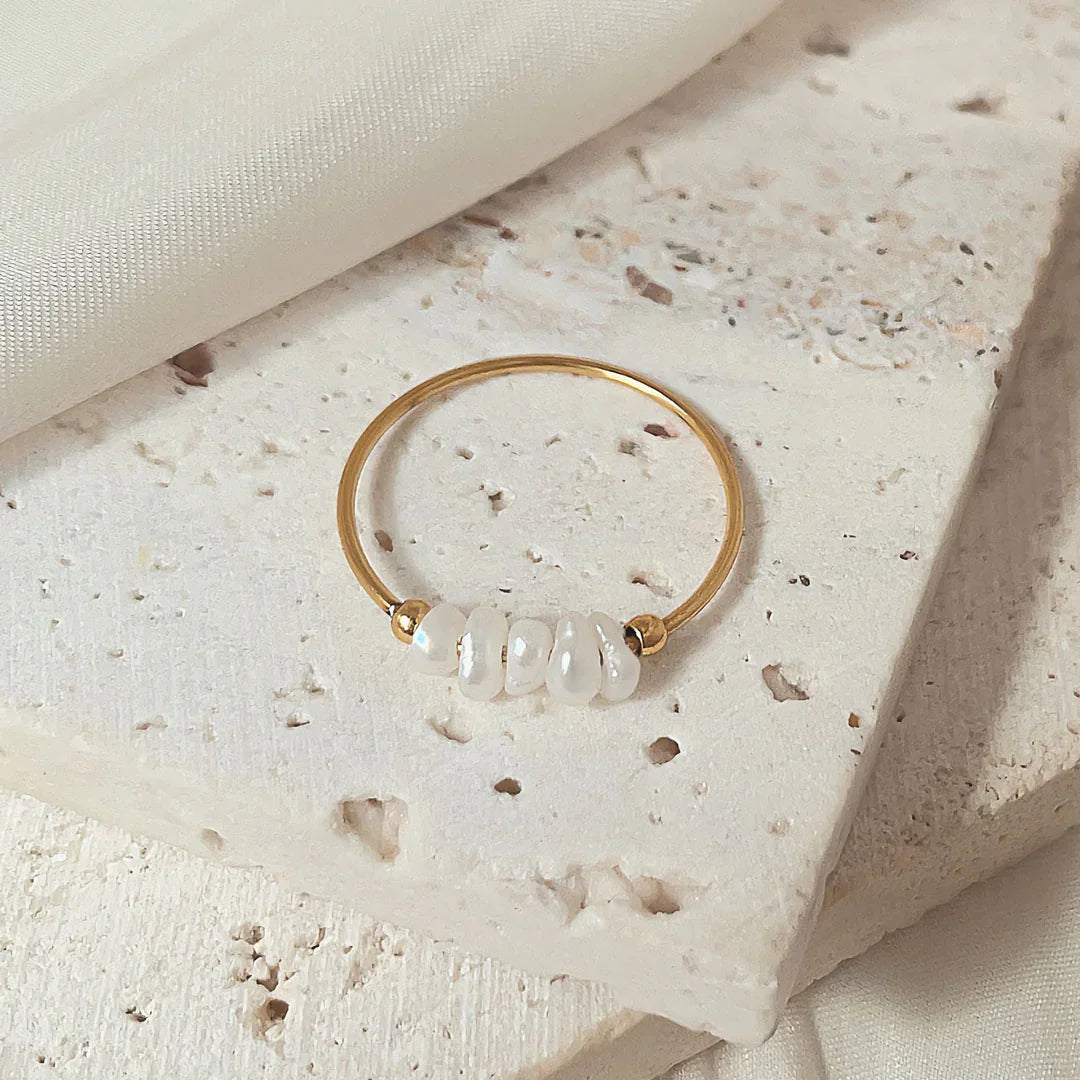 Miori – Ring mit natürlichen Perlen in Gold