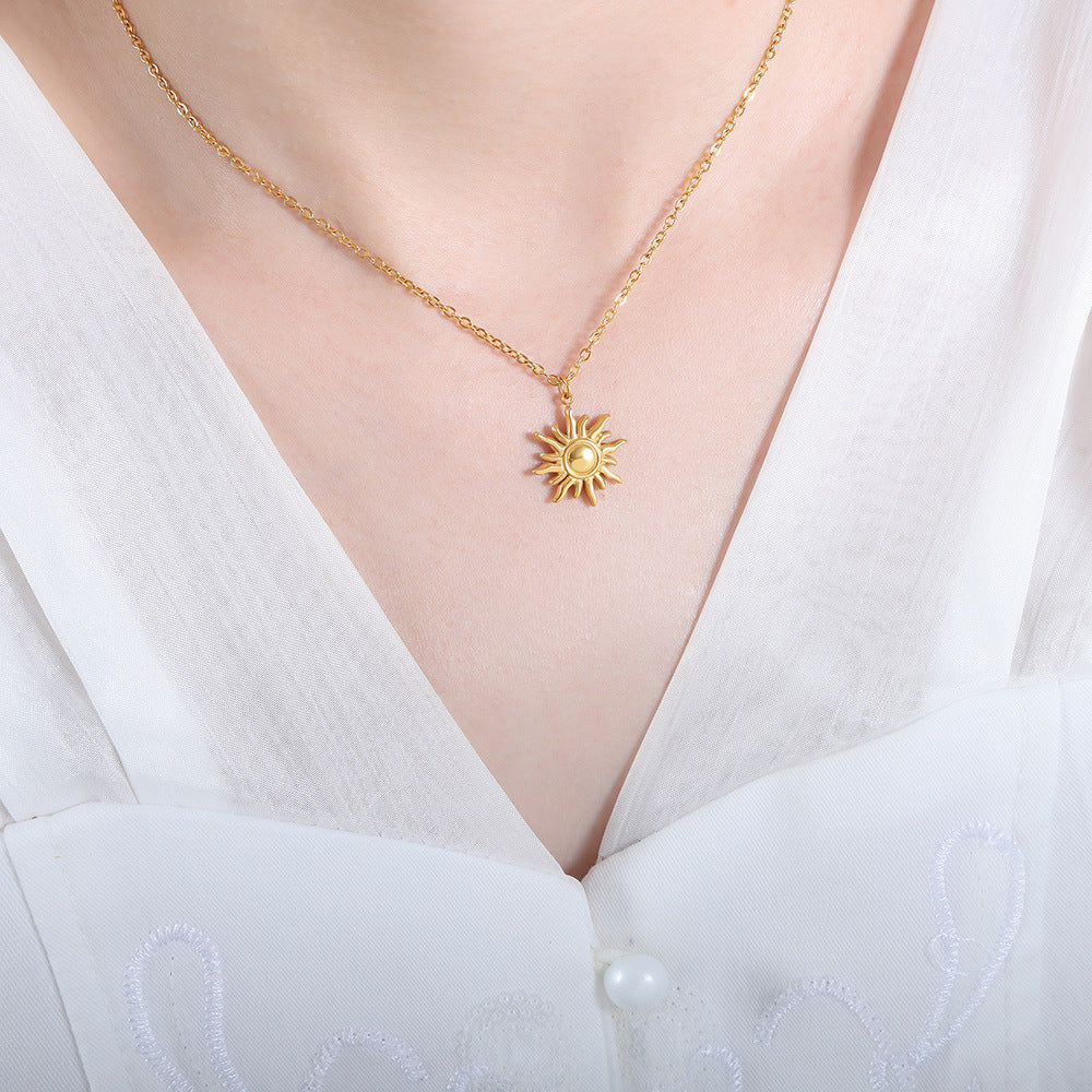 Eliora - Halskette mit Sonnenmuster in Gold