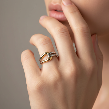 Althéa – Vintage Ring mit Knotendesign in Gold und Silber