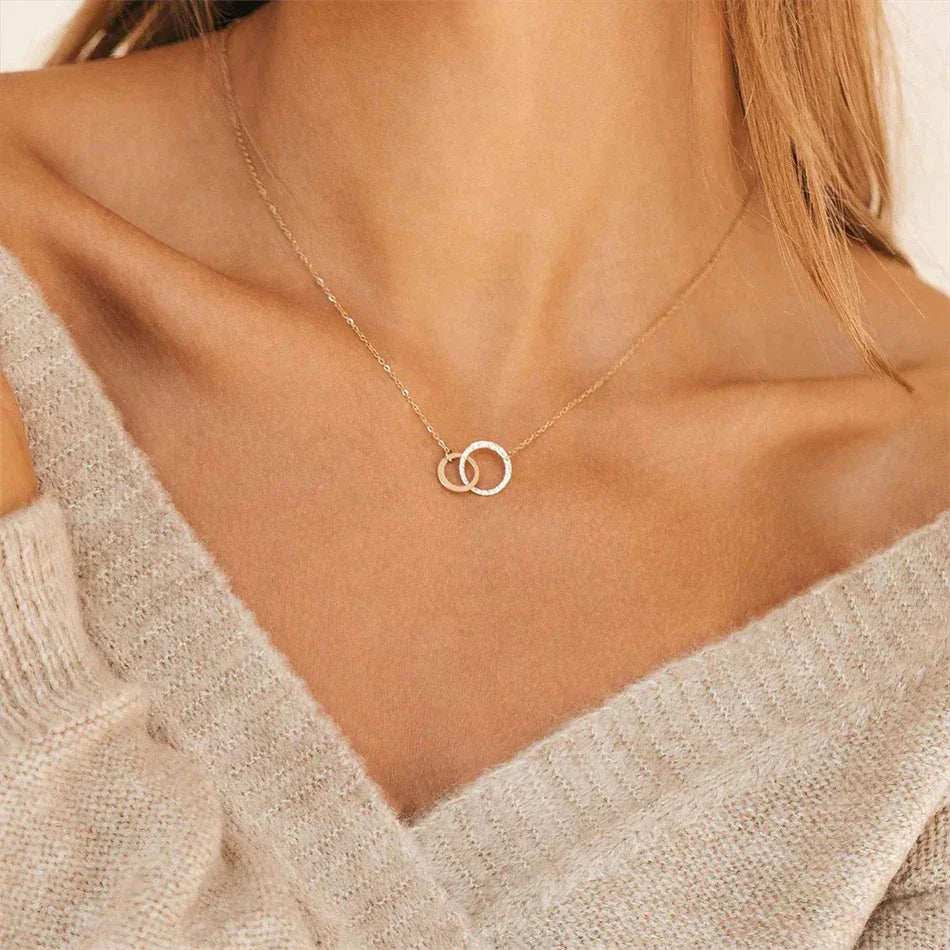 Isabelle – Elegante Hoop-Halskette