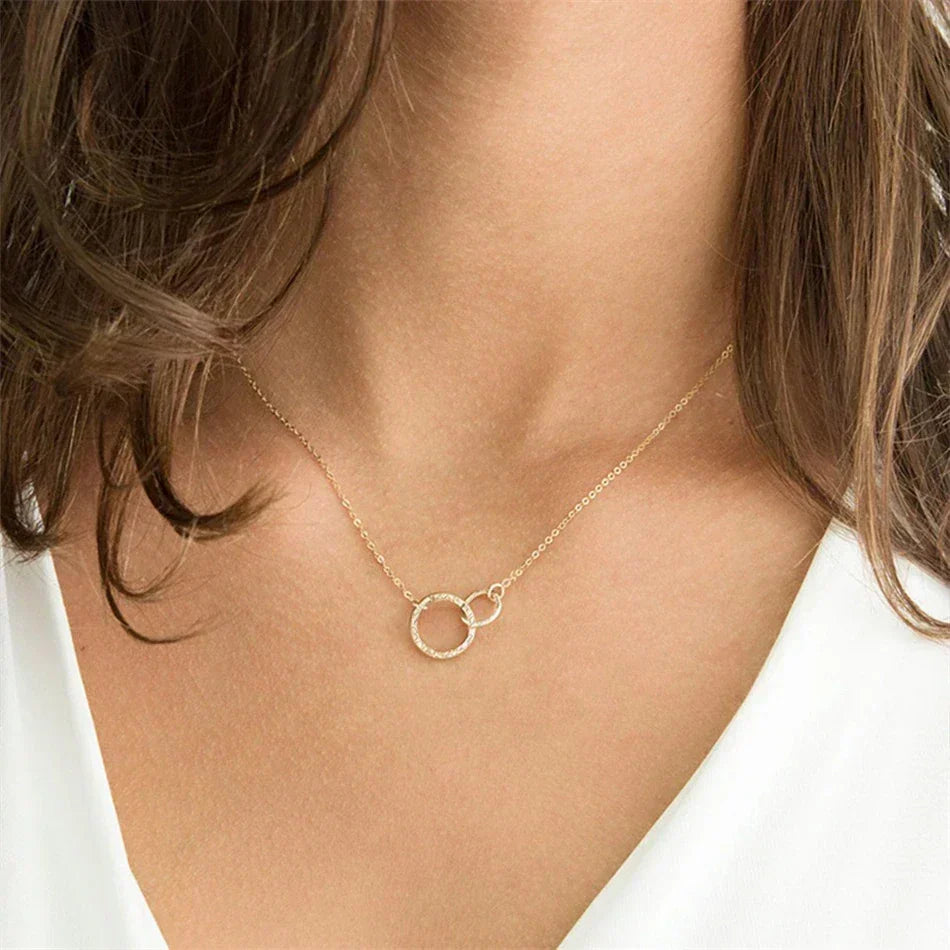 Isabelle – Elegante Hoop-Halskette