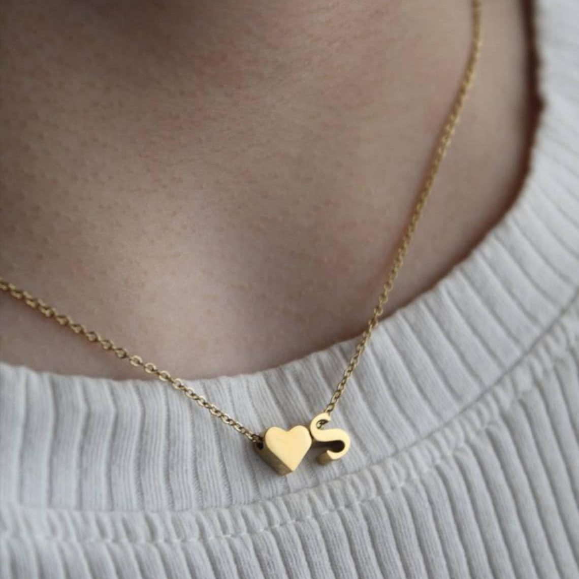 Herzförmige Kette mit Initialen - Personalisierbares Buchstabenherz