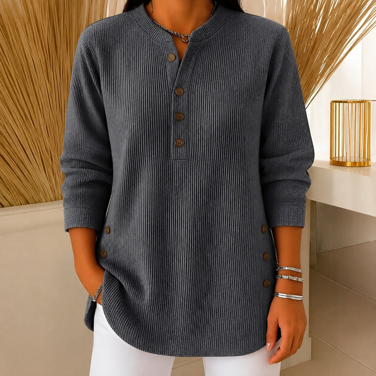 Jocelyn - Ein bequemer Damenpullover mit Knopfdetails