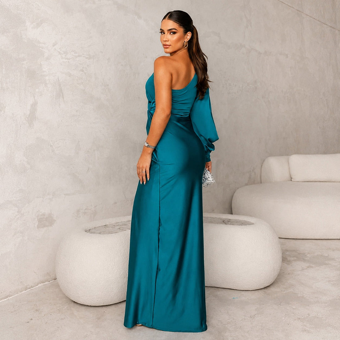 Fely - Glänzendes Kleid mit einseitigem Design