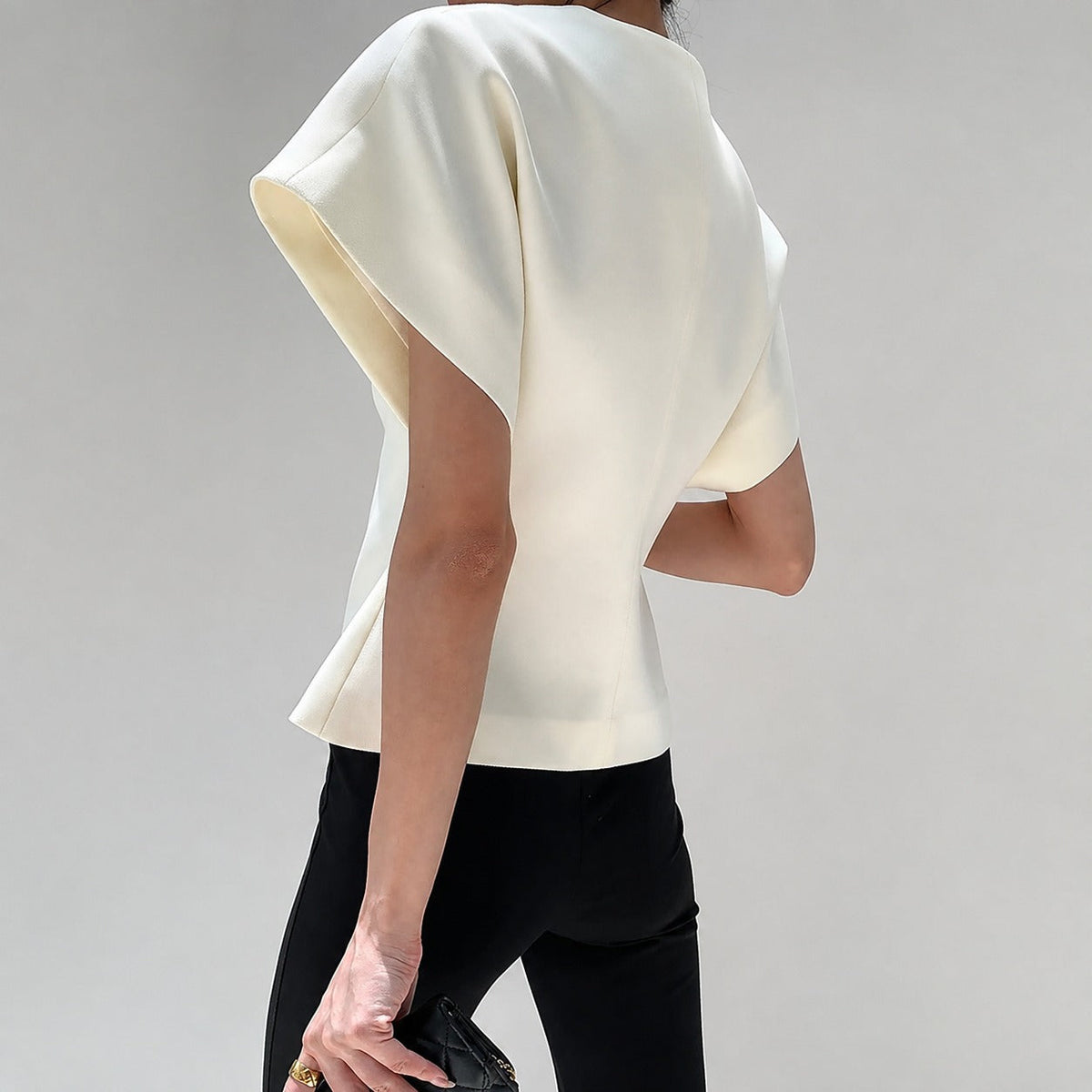 Leonie - V-Ausschnitt Bluse mit Knöpfen