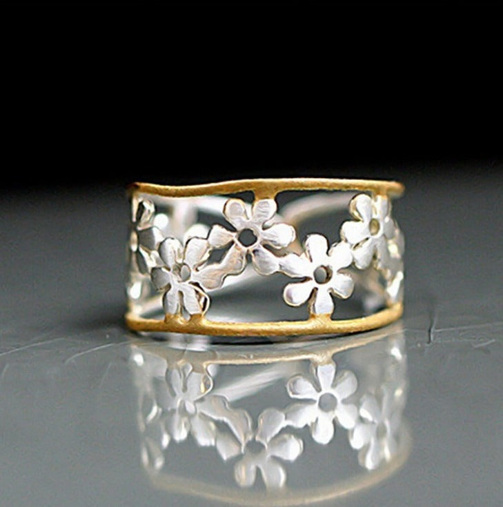 Merina – Asymmetrischer Blumenring