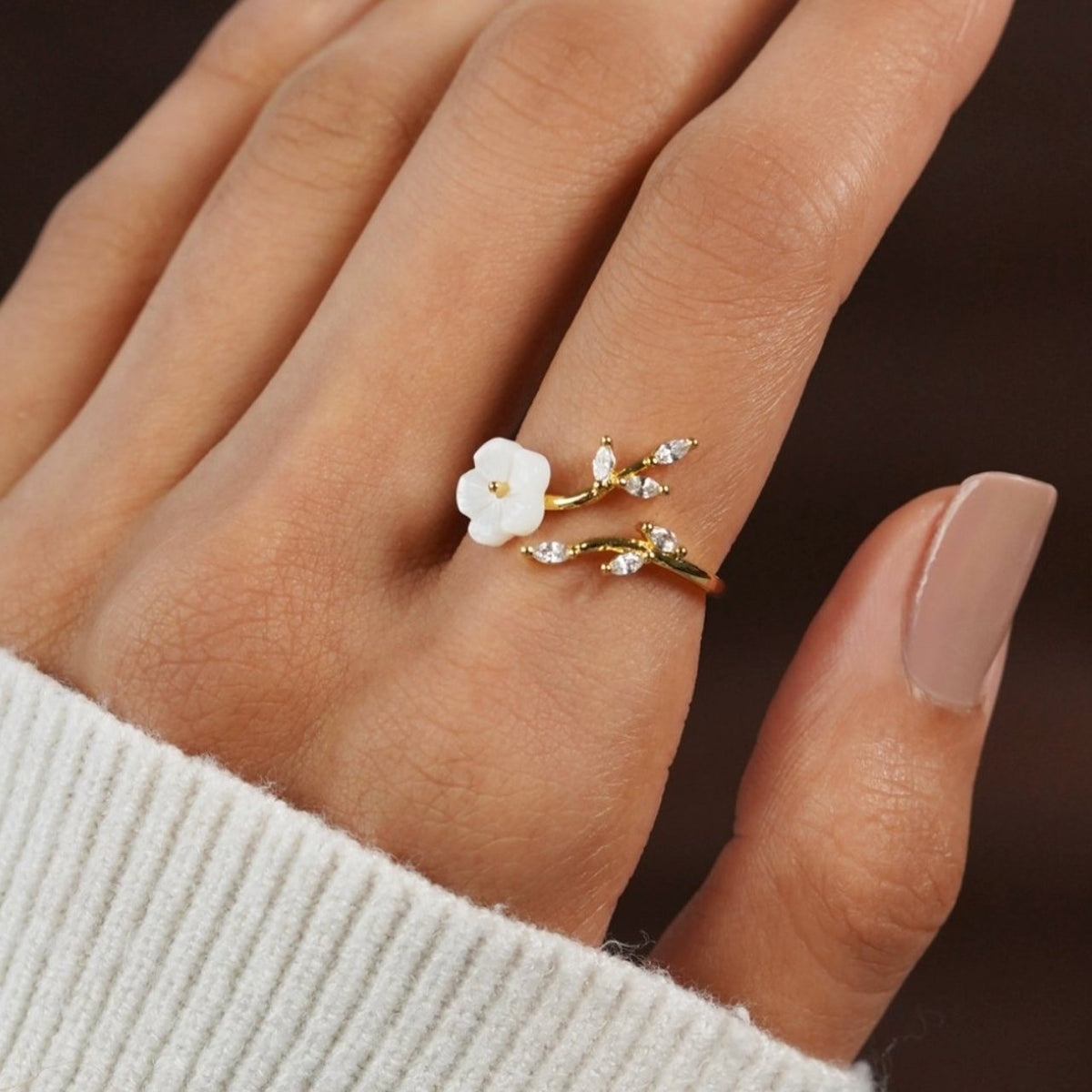 Wildblumenring mit floralem Muster