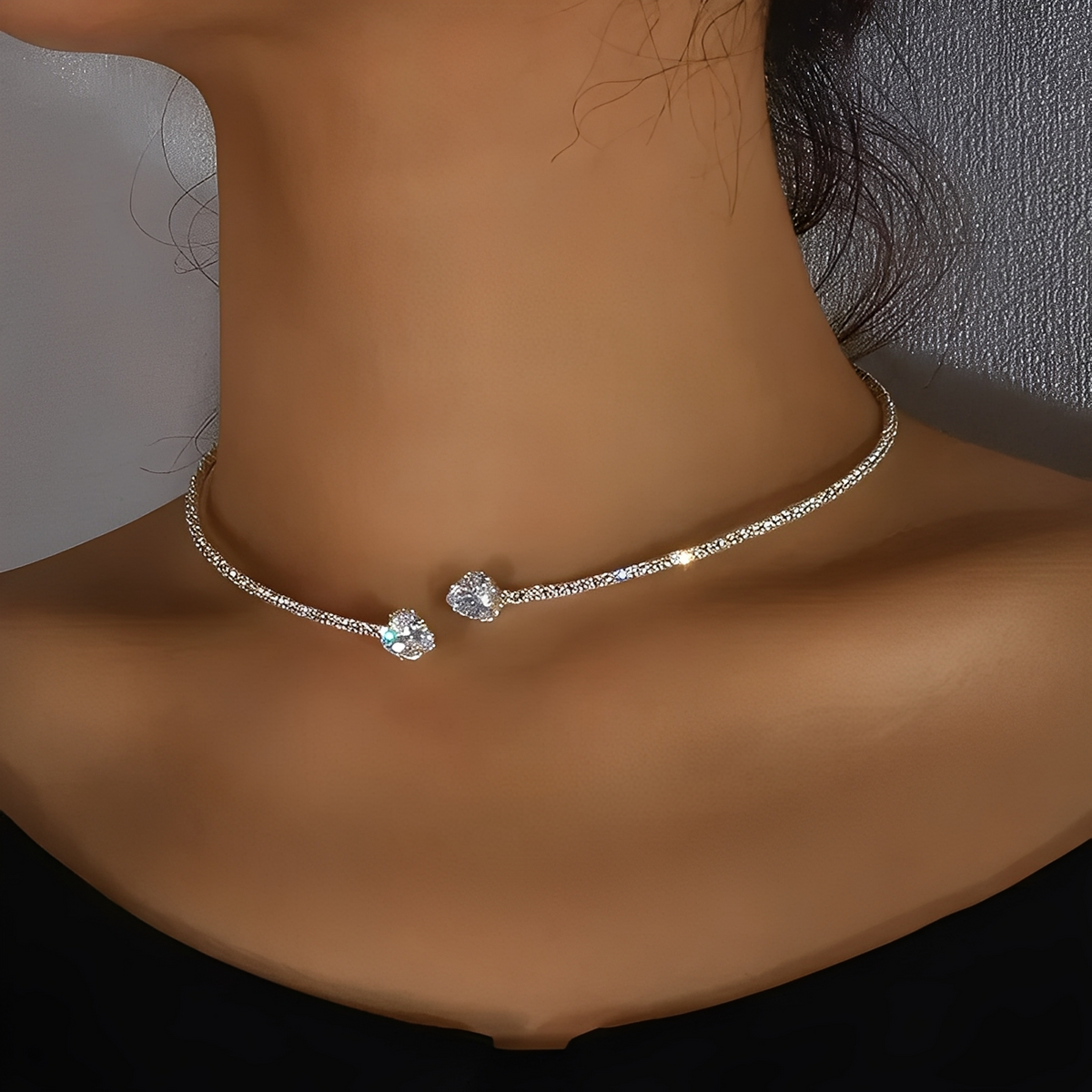 Olli – Halsband mit offenem Herz und Glanzdetails