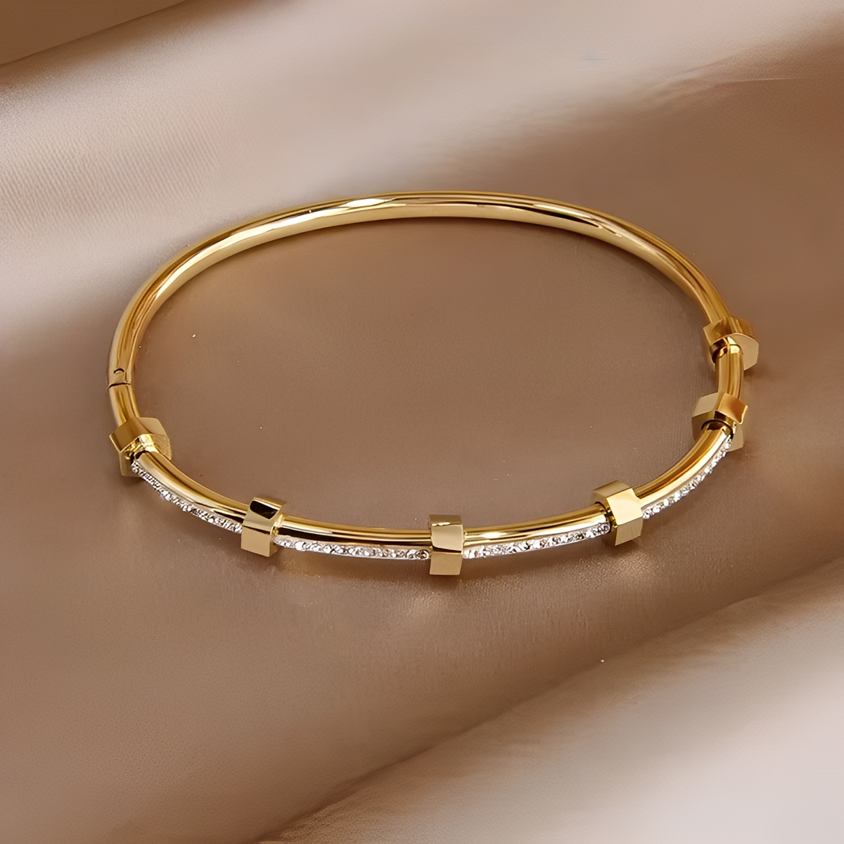 Amy – leuchtendes goldenes Armband